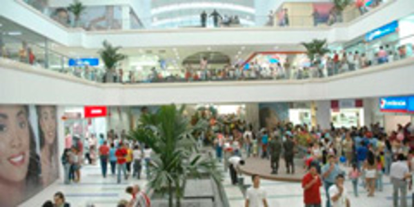 Burberry abre nuevas franquicias en centros comerciales