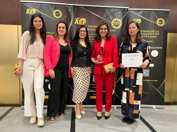 d-uñas recibe el premio Franquicias 2022 a la Expansión Internacional